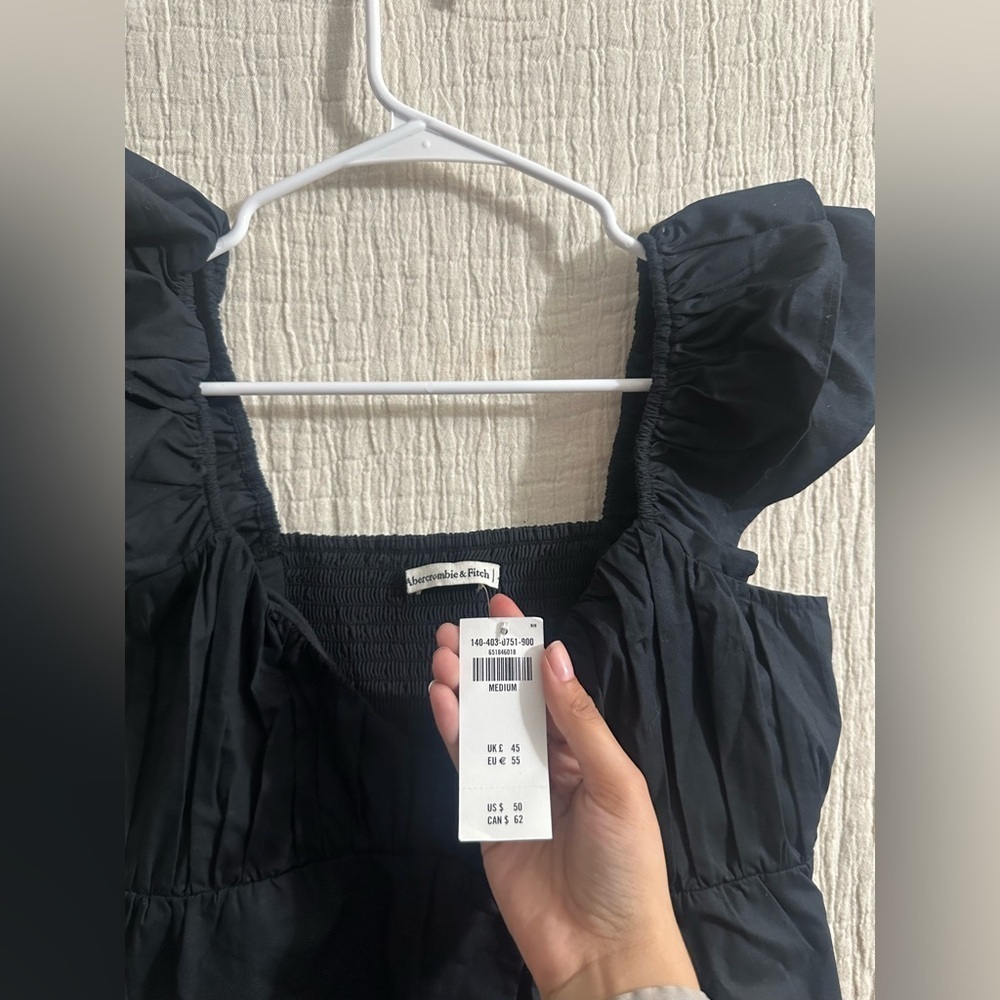 NWT✨ A&F Ruffle Poplin Top Black - Picture 2 of 3